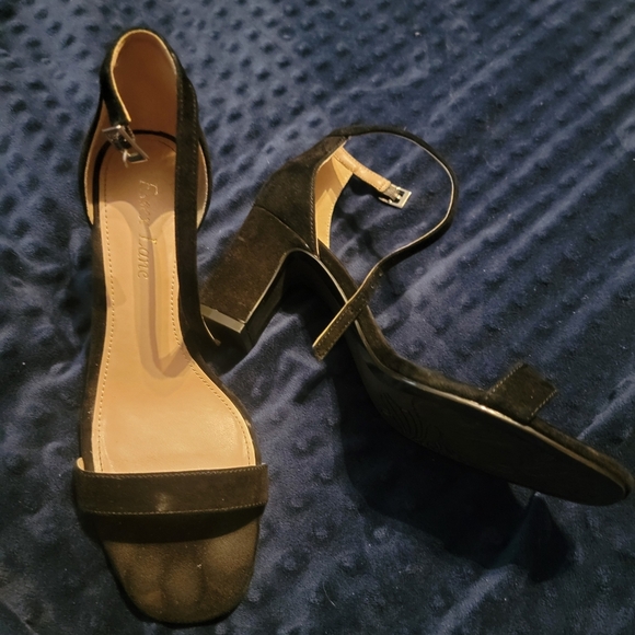 Essex Lane Black Sandals - Picture 4 of 10